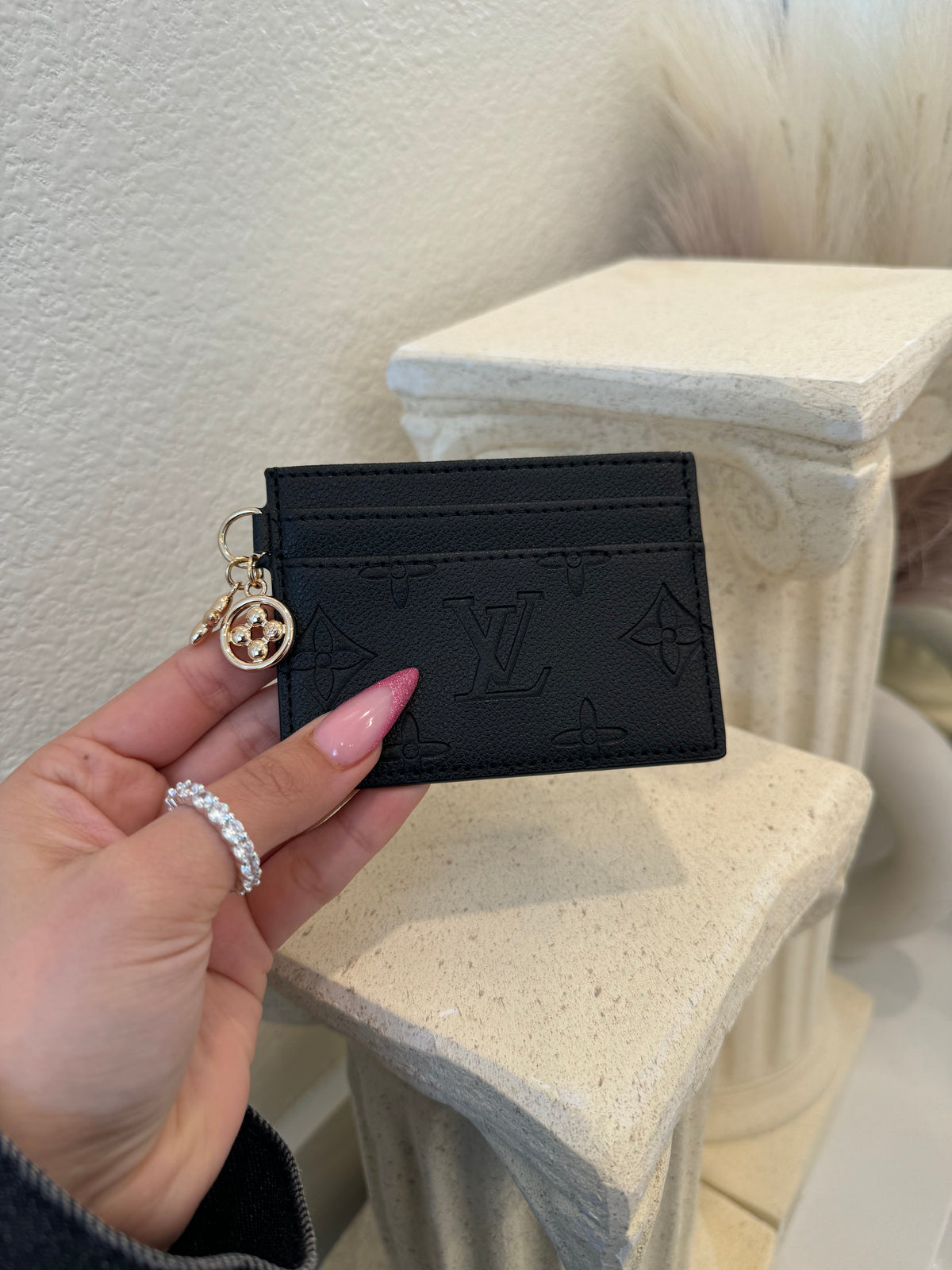 LV CARD HOLDER (BLACK)