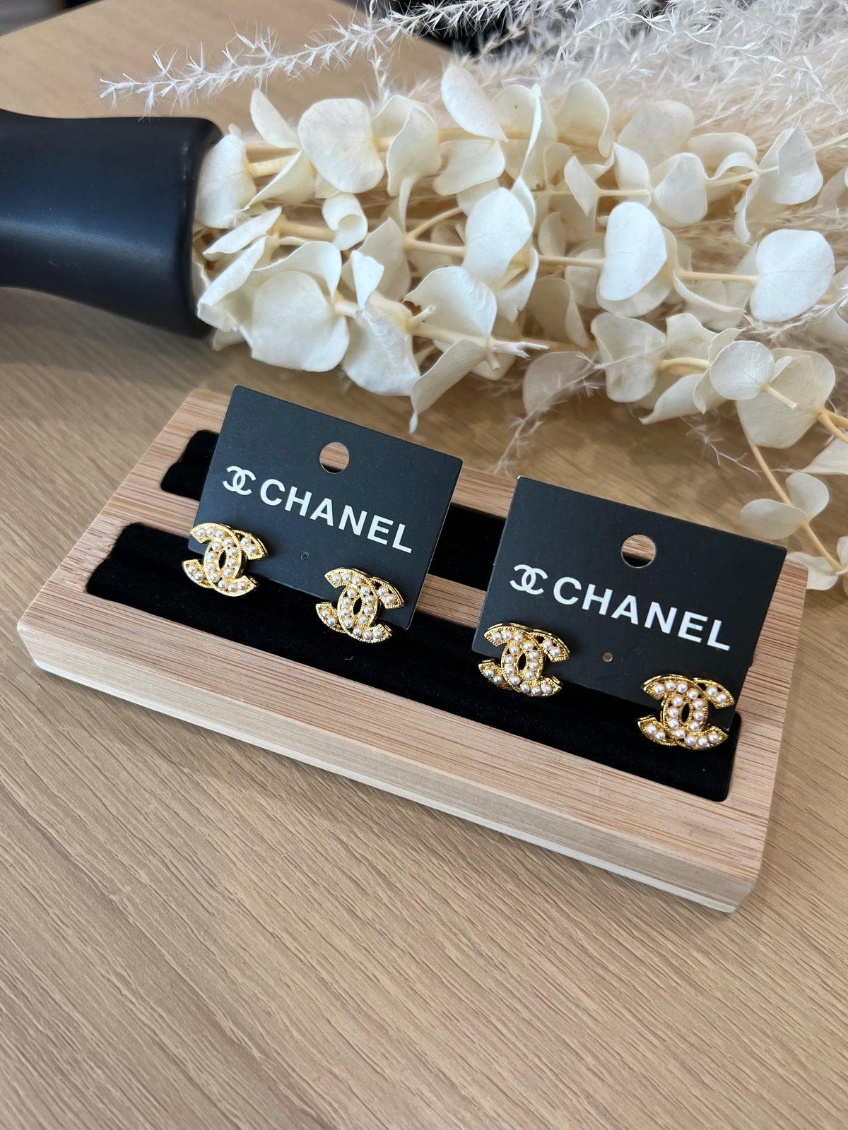 CC PEARL STUD EARRINGS