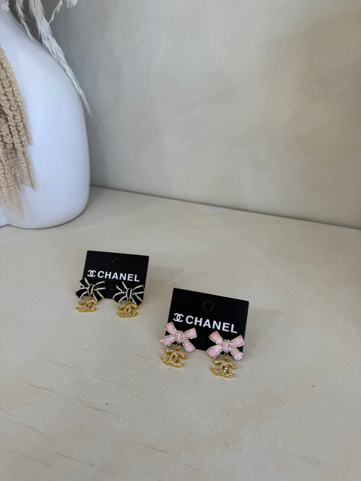 BOW CC EARRINGS