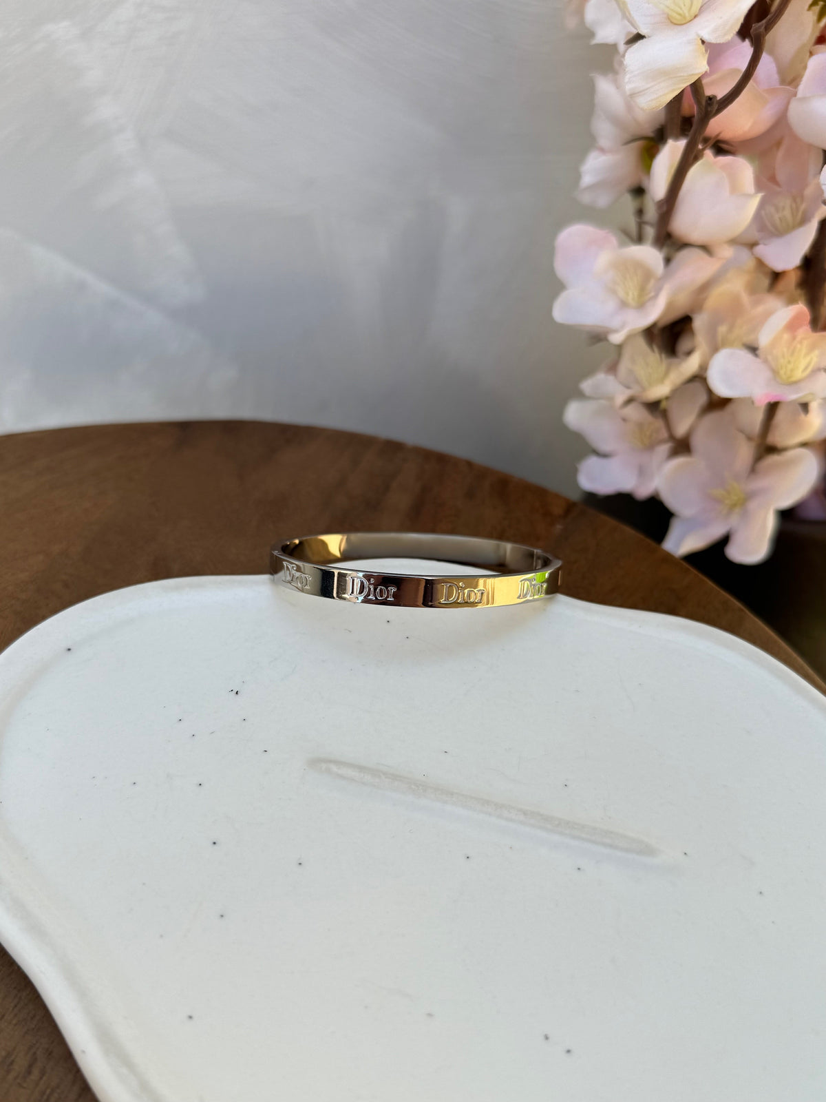 ADORE BANGLE (SILVER)