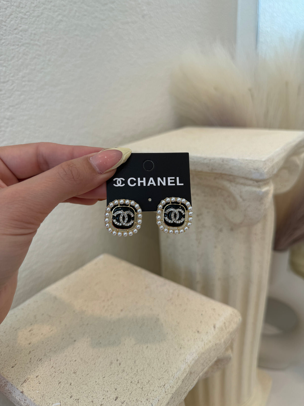 CC BLACK PEARL EARRINGS