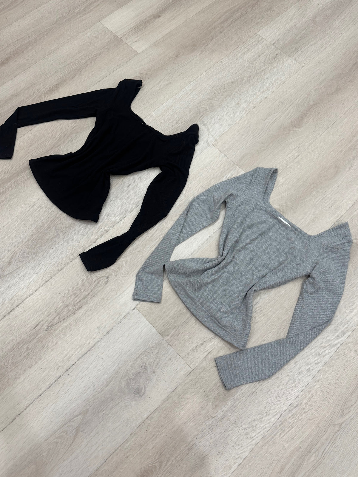 RIBBED OFF SHOULDER TOP