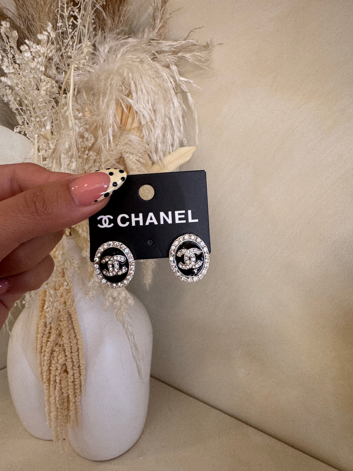 OVAL BLACK CC EARRINGS