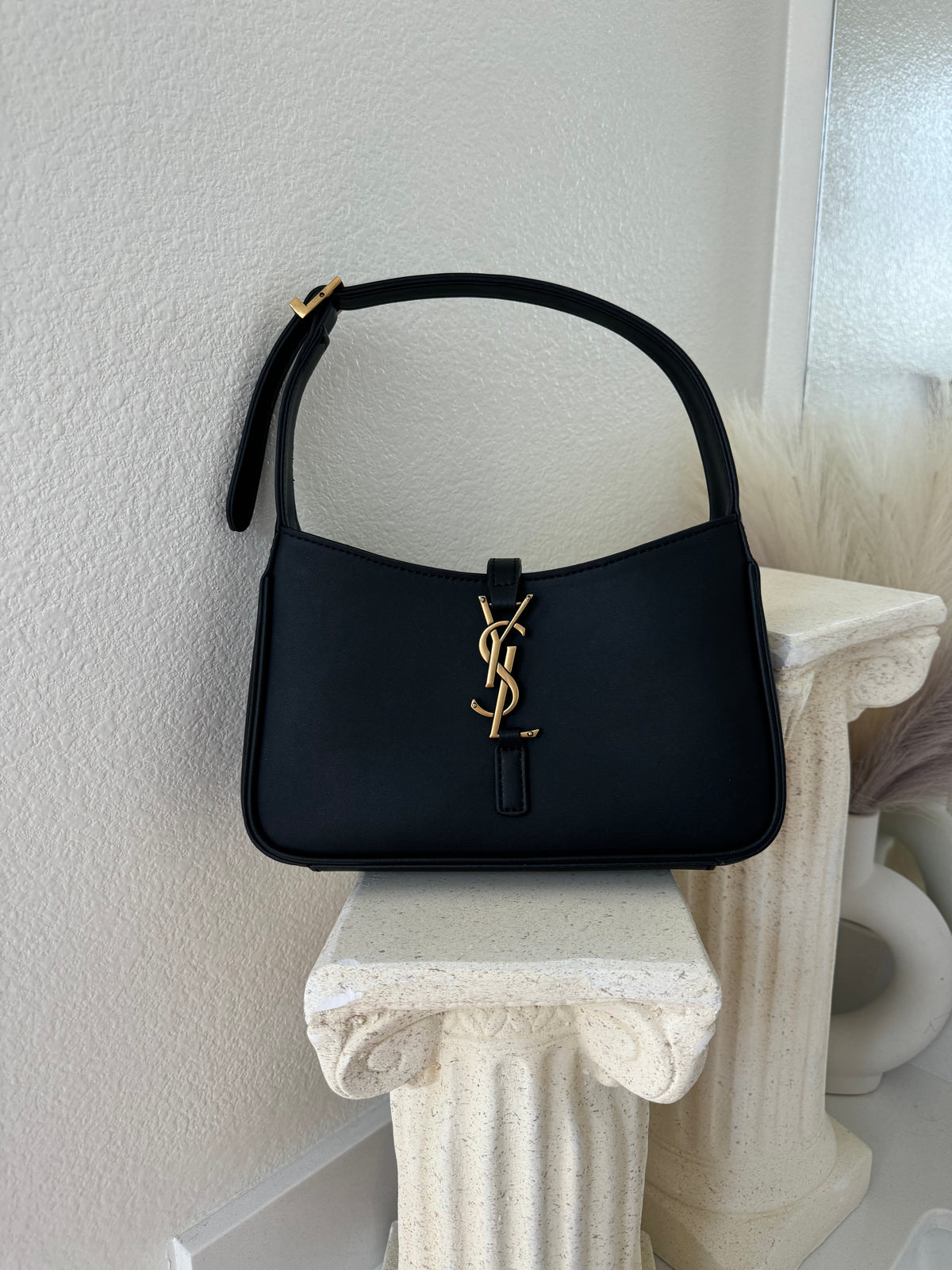 SAINT SHOULDER BAG (PRE ORDER)